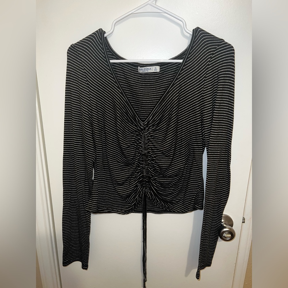 Arizona Jean Company Women's Black and White Ruched Blouse